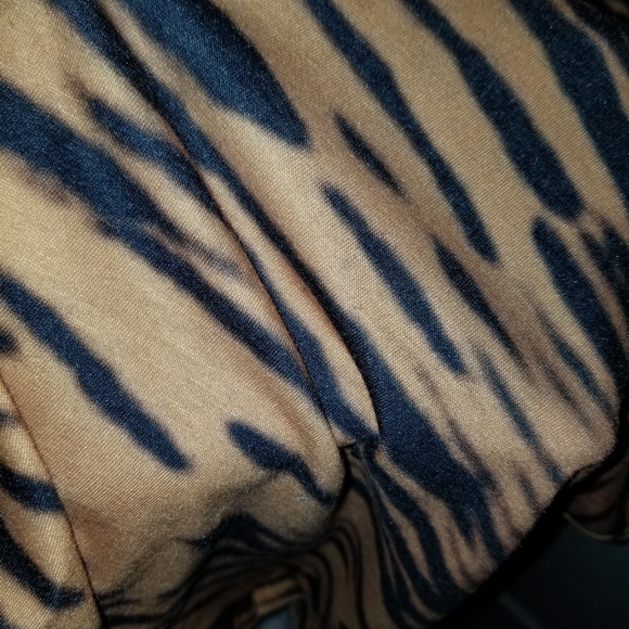 3 Lovely Dresses - Picture 7 of 8